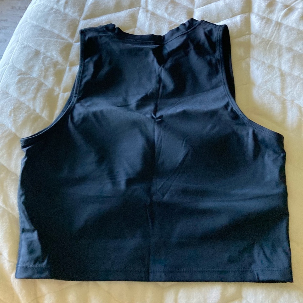 High neck sports bra